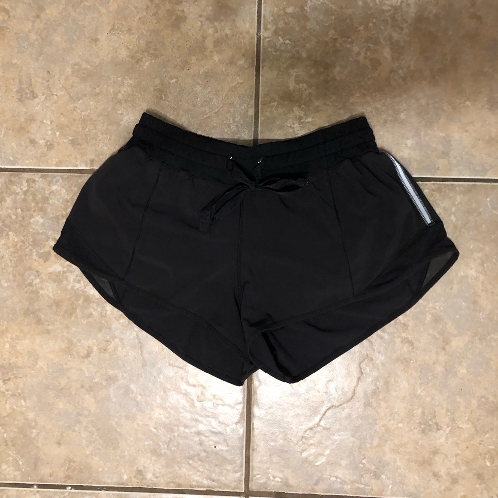 Lululemon Original Hotty Hot Short 2.5”
